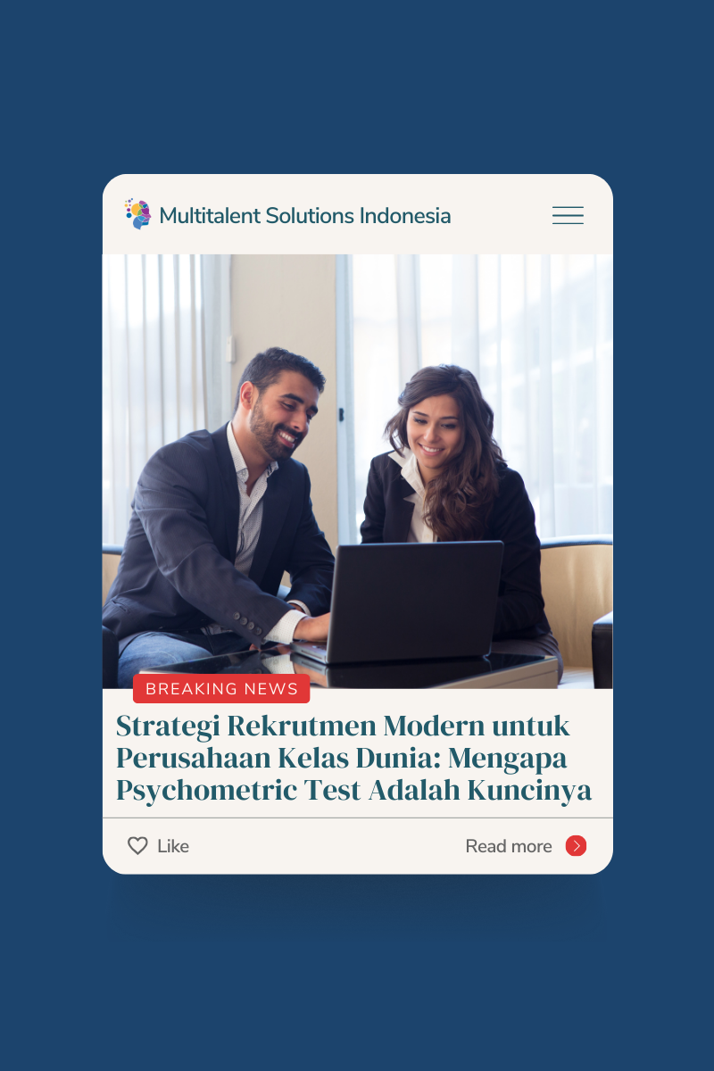 Dua profesional tersenyum sambil berdiskusi tentang strategi rekrutmen modern menggunakan psychometric test di sebuah perusahaan kelas dunia.